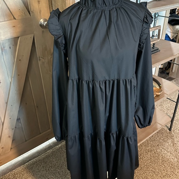 Dresses & Skirts - Black Ruffled Long Sleeve Dress